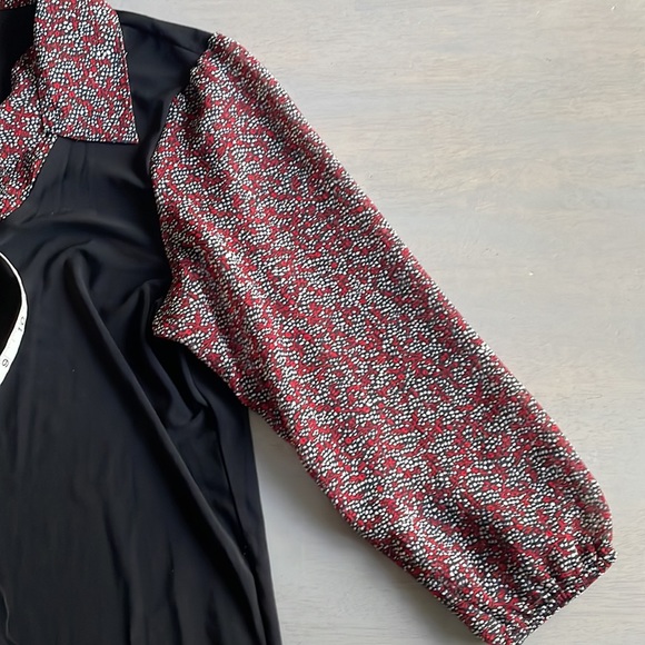 V-Neck Pullover Blouse - Picture 9 of 11